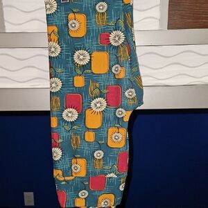 LuLaRoe Green Floral Patterned Leggings. One Size